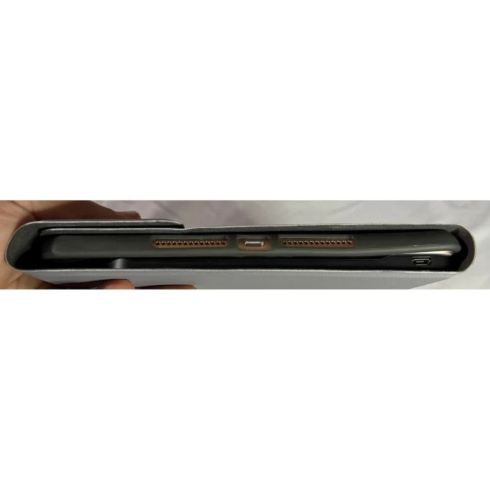 Apple iPad 8th Gen A2270 32GB Rose Gold with Bluetooth Keyboard Case Bundle